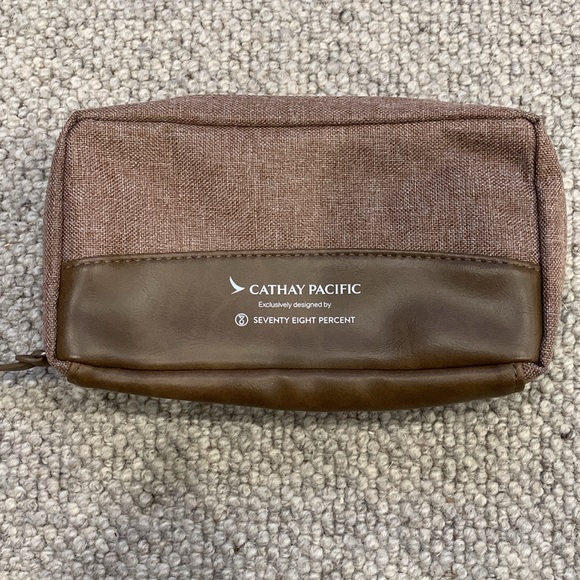 Cathay Pacific Toiletry Pouch - Picture 2 of 3